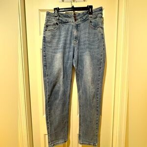 Kancan 3 button high rise Jeans. Size jr 15/31. VGUC